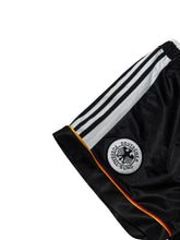 Lade das Bild in den Galerie-Viewer, Adidas Vintage Deutschland Shorts - M
