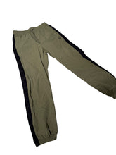 Lade das Bild in den Galerie-Viewer, Fred Perry Jogginghose - M
