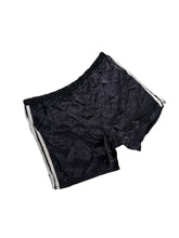 Lade das Bild in den Galerie-Viewer, Adidas Vintage Shorts - XL
