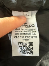 Lade das Bild in den Galerie-Viewer, Stone Island Daunenjacke - L
