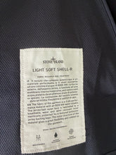 Lade das Bild in den Galerie-Viewer, Stone Island Softshell Jacke - L
