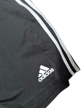 Lade das Bild in den Galerie-Viewer, Adidas Shorts
