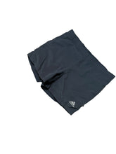 Lade das Bild in den Galerie-Viewer, Adidas Shorts - S
