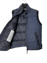 Lade das Bild in den Galerie-Viewer, Stone Island Daunenweste - L
