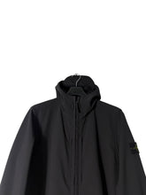 Lade das Bild in den Galerie-Viewer, Stone Island Softshell Jacke - XL
