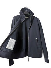 Lade das Bild in den Galerie-Viewer, Stone Island Light Softshell Jacke - L
