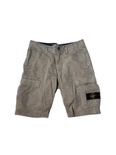 Lade das Bild in den Galerie-Viewer, Stone Island Cargo Shorts - W32
