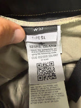 Lade das Bild in den Galerie-Viewer, Stone Island Cargo Shorts - W32
