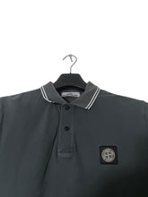 Lade das Bild in den Galerie-Viewer, Stone Island Polo - L
