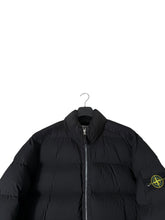 Lade das Bild in den Galerie-Viewer, Stone Island Daunenjacke - XXL

