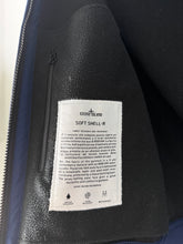 Lade das Bild in den Galerie-Viewer, Stone Island Softshell Jacke - XL
