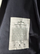 Lade das Bild in den Galerie-Viewer, Stone Island Softshell Jacke - XXL
