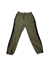 Lade das Bild in den Galerie-Viewer, Fred Perry Jogginghose - M
