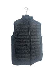 Lade das Bild in den Galerie-Viewer, Stone Island Weste - L
