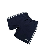 Lade das Bild in den Galerie-Viewer, Adidas Shorts - L

