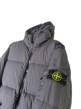 Lade das Bild in den Galerie-Viewer, Stone Island Daunenjacke - L

