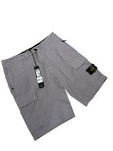 Lade das Bild in den Galerie-Viewer, Stone Island Cargo Shorts - W31

