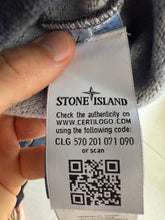 Lade das Bild in den Galerie-Viewer, Stone Island Dust Treatment Hoodie
