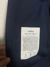 Lade das Bild in den Galerie-Viewer, Stone Island Softshell Jacke - XL
