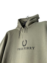 Lade das Bild in den Galerie-Viewer, Fred Perry Hoodie - M
