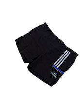 Lade das Bild in den Galerie-Viewer, Adidas Shorts - XL

