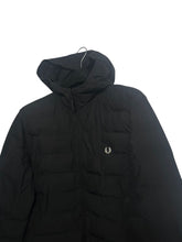 Lade das Bild in den Galerie-Viewer, Fred Perry Steppjacke - L
