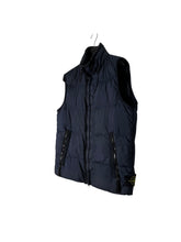 Lade das Bild in den Galerie-Viewer, Stone Island Daunenweste - L
