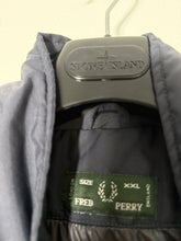 Lade das Bild in den Galerie-Viewer, Fred Perry Jacke - XL
