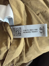 Lade das Bild in den Galerie-Viewer, CP Company Wintermantel - XL
