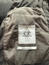 Lade das Bild in den Galerie-Viewer, CP Company Daunenjacke - XXL
