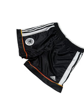 Lade das Bild in den Galerie-Viewer, Adidas Vintage Deutschland Shorts - M
