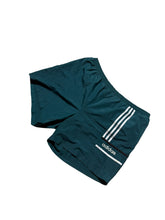Lade das Bild in den Galerie-Viewer, Adidas Shorts - XXL
