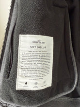 Lade das Bild in den Galerie-Viewer, Stone Island Softshell Jacke - XL
