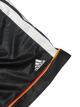 Lade das Bild in den Galerie-Viewer, Adidas Vintage Deutschland Shorts - M
