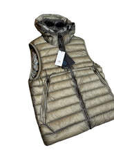 Lade das Bild in den Galerie-Viewer, CP Company Weste - M
