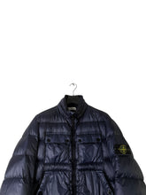 Lade das Bild in den Galerie-Viewer, Stone Island Daunenjacke - M
