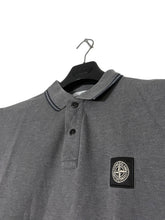 Lade das Bild in den Galerie-Viewer, Stone Island T-Shirt - L
