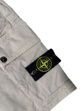 Lade das Bild in den Galerie-Viewer, Stone Island Cargo Shorts - W32
