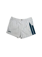 Lade das Bild in den Galerie-Viewer, Adidas Vintage Shorts - XL
