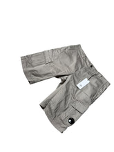 Lade das Bild in den Galerie-Viewer, CP Company Cargo Shorts
