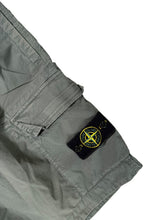 Lade das Bild in den Galerie-Viewer, Stone Island Cargo Shorts - W32
