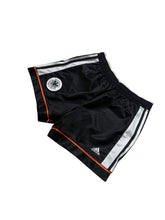 Lade das Bild in den Galerie-Viewer, Adidas Vintage Deutschland Shorts - L
