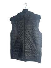 Lade das Bild in den Galerie-Viewer, CP Company Weste - L
