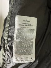 Lade das Bild in den Galerie-Viewer, Stone Island Daunenjacke - L
