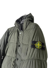 Lade das Bild in den Galerie-Viewer, Stone Island Daunenjacke - L
