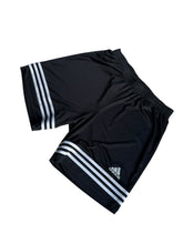 Lade das Bild in den Galerie-Viewer, Adidas Shorts
