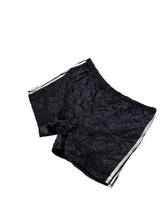 Lade das Bild in den Galerie-Viewer, Adidas Vintage Shorts - XL
