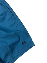 Lade das Bild in den Galerie-Viewer, Fred Perry Badehose - L
