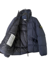 Lade das Bild in den Galerie-Viewer, Stone Island Daunenjacke - M
