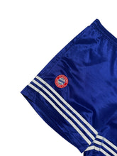 Lade das Bild in den Galerie-Viewer, Adidas Vintage Bayern München Shorts - 3XL
